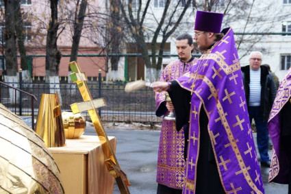 Состоялось освящение нового креста и купола в храме великомученика Пантелеимона