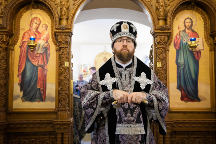 Митрополит Игнатий совершил Литургию Преждеосвященных Даров в храме святых бессребреников и чудотворцев Космы и Дамиана г. Саратова