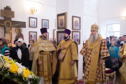 Митрополит Саратовский совершил Божественную литургию в храме во имя святителя Митрофана Воронежского города Саратова