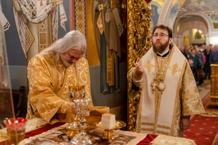 Митрополит Игнатий совершил Божественную литургию в Свято-Троицком кафедральном соборе г. Саратова