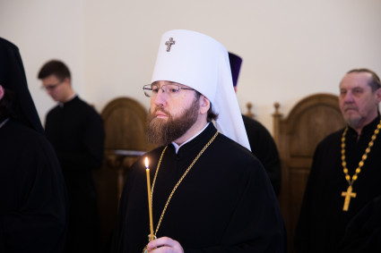 Архиереи Саратовской митрополии почтили память архиепископа Пимена и всех саратовских архиереев