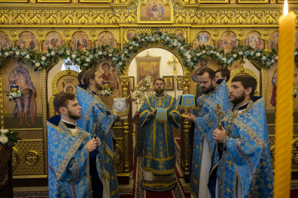 Митрополит Игнатий совершил Божественную литургию в храме в честь иконы Божией Матери «Нечаянная Радость» г. Саратова