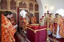 Божественная литургия в храме святых Царственных Страстотерпцев п. Дубки Саратовского района