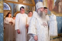 Божественная литургия и крещение оглашенных в Свято-Троицком соборе Саратова