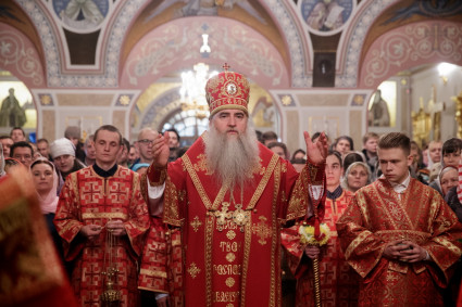 Пасхальное богослужение в Свято-Троицком кафедральном соборе г. Саратова