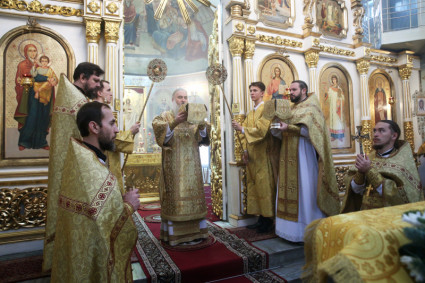 Божественная литургия в храме Всех святых, в земле Российской просиявших, г. Саратова