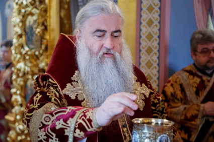 Митрополит Саратовский и Вольский Лонгин совершил Божественную литургию и чин Торжества Православия в Свято-Троицком кафедральном соборе г. Саратова