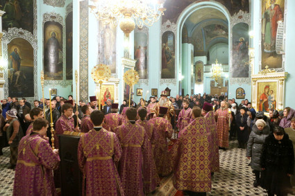 Всенощное бдение в храме в честь Сошествия Святого Духа г.Саратова