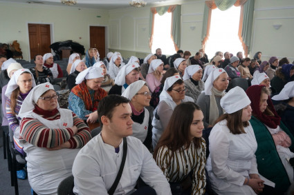 В собрании социальных работников храмов приняли участие активисты молодежного общества епархии