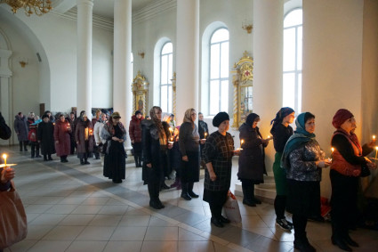 Великое повечерие с чтением канона преподобного Андрея Критского в Свято-Троицком кафедральном соборе г. Вольска