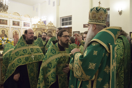 Всенощное бдение на Архиерейском подворье — храме во имя преподобного Серафима Саровского г.Саратова