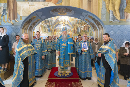 Утреня с чтением акафиста в Свято-Троицком кафедральном соборе г. Саратова
