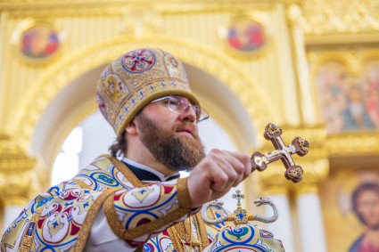 Митрополит Игнатий совершил Божественную литургию в Николо-Тихвинском соборном храме г. Саратова