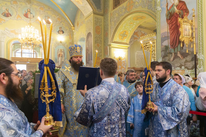 Епископ Манхэттенский Николай совершил всенощное бдение в Покровском храме Саратова