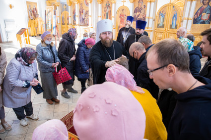 Митрополит Игнатий совершил Божественную литургию в Тихвинском храме г. Саратова