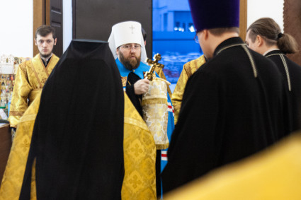 Митрополит Игнатий совершил всенощное бдение в храме Нерукотворного Образа Спасителя г. Саратова