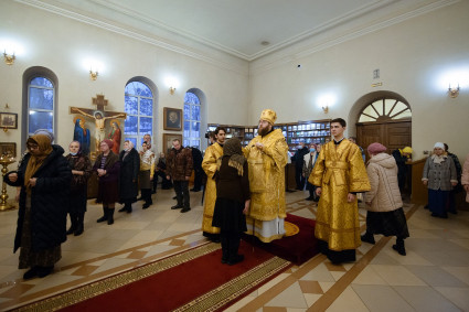 Митрополит Игнатий совершил всенощное бдение в храме Благовещения Пресвятой Богородицы г. Вольска