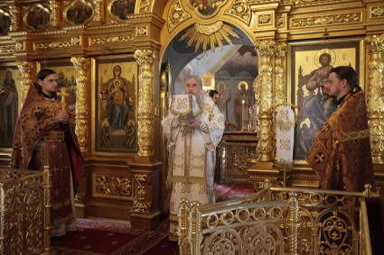 Божественная литургия в Свято-Троицком кафедральном соборе г. Саратова