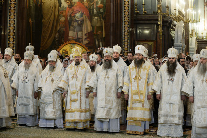 Митрополит Лонгин принял участие в Патриаршем богослужении в Храме Христа Спасителя в день открытия Рождественских чтений