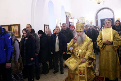 Божественная литургия в храме во имя святых Царственных страстотерпцев г. Саратова