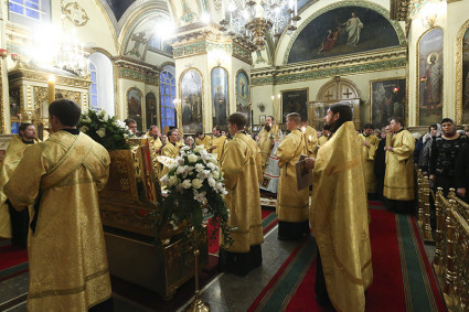 Митрополит Лонгин принял участие в соборном богослужении в канун дня памяти святителя Иннокентия, епископа Саратовского и Пензенского