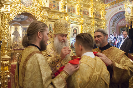 В новогоднюю ночь Митрополит Лонгин совершил Божественную литургию в Свято-Троицком кафедральном соборе города Саратова