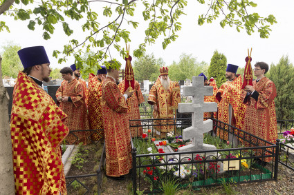 Божественная литургия в храме во имя святителя и чудотворца Николая на Елшанском кладбище г. Саратова