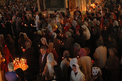 В Саратов доставлен Благодатный огонь из Иерусалима