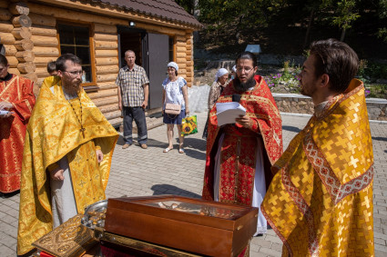 В Елшанке состоялся крестный ход к источнику святой Параскевы Пятницы