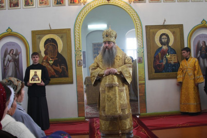 Божественная литургия в Свято-Троицком храме села Золотое