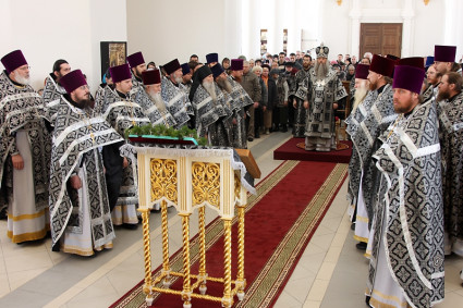 Литургия Преждеосвященных Даров в Свято-Троицком соборе г. Вольска