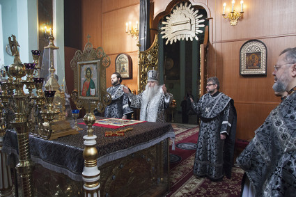 Литургия Преждеосвященных Даров в храме в честь Сошествия Святого Духа г.Саратова