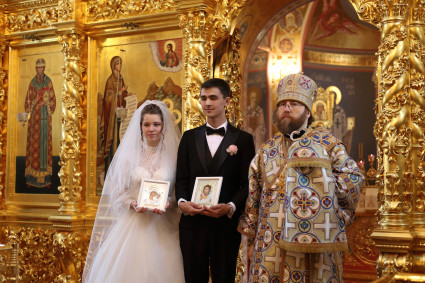 Митрополит Игнатий совершил таинство Венчания в Свято-Троицком кафедральном соборе г. Саратова