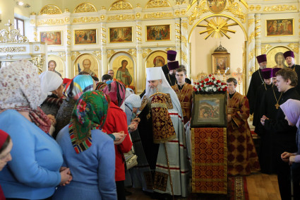 Божественная литургия на Архиерейском подворье — храме во имя преподобного Серафима Саровского г. Саратова