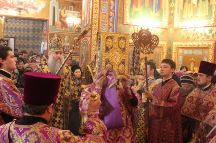 Божественная литургия в кафедральном соборе Казанской иконы Божией Матери г. Элисты