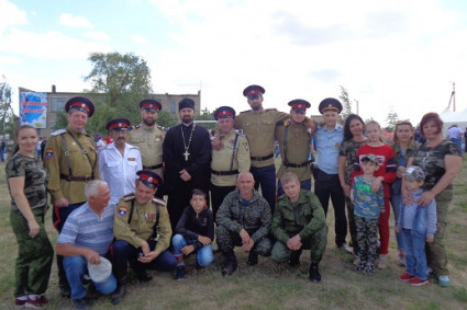 В селе Лох поздравили супружеские пары