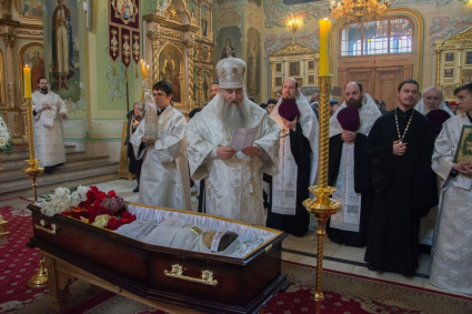 Митрополит Лонгин совершил отпевание Аллы Дмитриевны Стрелковой