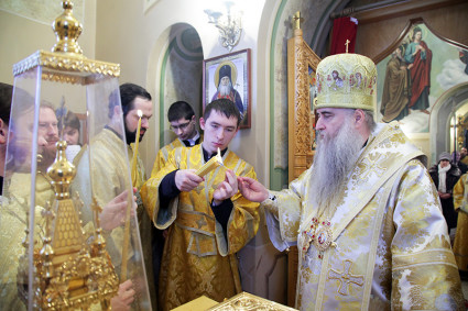 Чин Великого освящения и Божественная литургия в храме в честь Покрова Божией Матери с. Белогорное Вольского района