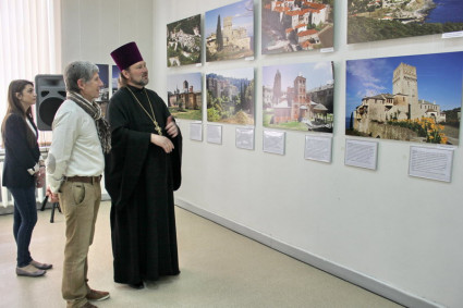 Представитель епархии стал гостем открытия фотовыставки «Наш Афон»