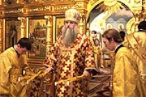 Митрополит Лонгин совершил Крещальную Литургию