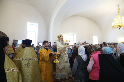 Божественная литургия в храме святителя Николая Японского г. Саратова