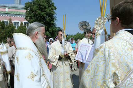 Божественная литургия в Свято-Алексиевском женском монастыре города Саратова
