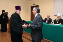 Вручение свидетельств о прохождении курсов повышения квалификации преподавателям семинарии