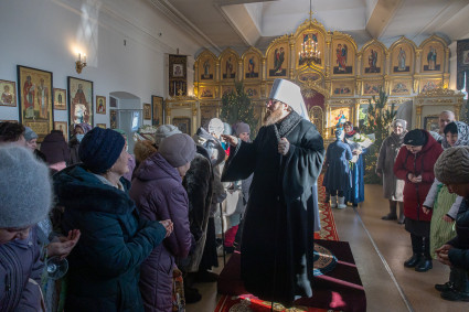 Митрополит Игнатий совершил Божественную литургию в храме в честь Рождества Христова г. Вольска