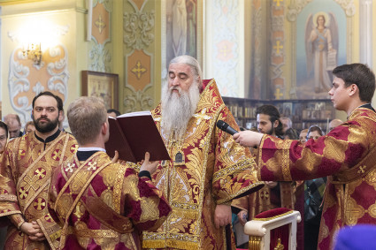 Вечерня в соединении с Литургией Василия Великого и чин умовения ног в храме в честь Покрова Пресвятой Богородицы г. Саратова