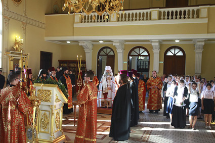 Всенощное бдение на Архиерейском подворье — храме во имя святого апостола и евангелиста Иоанна Богослова
