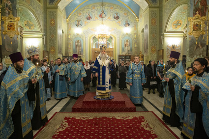 Всенощное бдение в храме в честь Покрова Пресвятой Богородицы г. Саратова