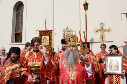 Божественная лиутргия в храме в честь Рождества Христова г. Саратова