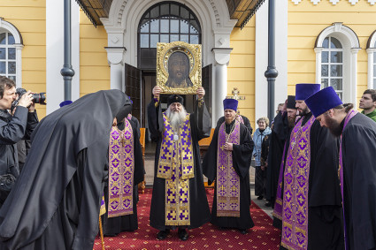 В Саратове и Покровске прошел автомобильный крестный ход со святынями Саратовской митрополии