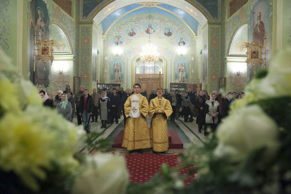 Всенощное бдение в храме в честь Покрова Пресвятой Богородицы г.Саратова